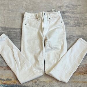Abercrombie & Fitch White Skinny Denim High-Rise